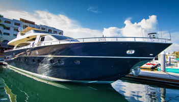90' yates en renta Canados Yacht Charter Puerto Vallarta, Puerto Vallarta Boat Rentals